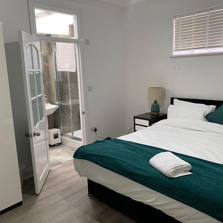 Beautiful All Room En-Suite 4 Bedrooms House , Free Parking, Wifi, Corporate, Contractors, Family Relocation, Contact Us For Long Term Rate 伊尔福德 外观 照片