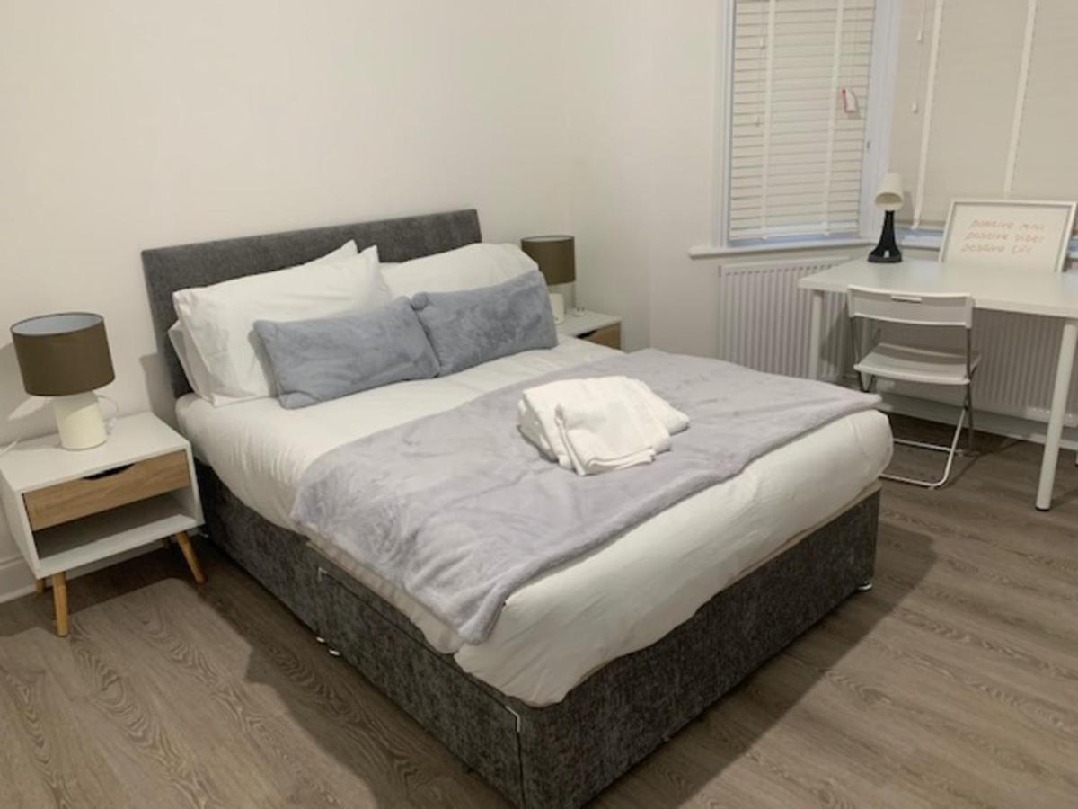 Beautiful All Room En-Suite 4 Bedrooms House , Free Parking, Wifi, Corporate, Contractors, Family Relocation, Contact Us For Long Term Rate 伊尔福德 外观 照片