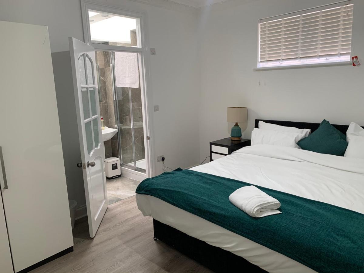 Beautiful All Room En-Suite 4 Bedrooms House , Free Parking, Wifi, Corporate, Contractors, Family Relocation, Contact Us For Long Term Rate 伊尔福德 外观 照片