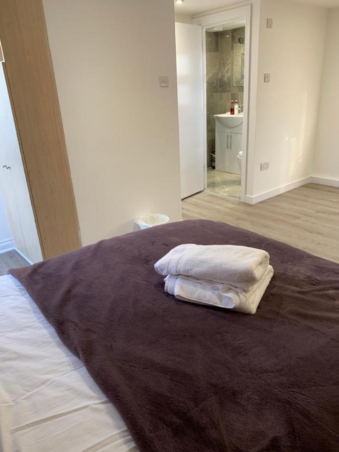 Beautiful All Room En-Suite 4 Bedrooms House , Free Parking, Wifi, Corporate, Contractors, Family Relocation, Contact Us For Long Term Rate 伊尔福德 外观 照片