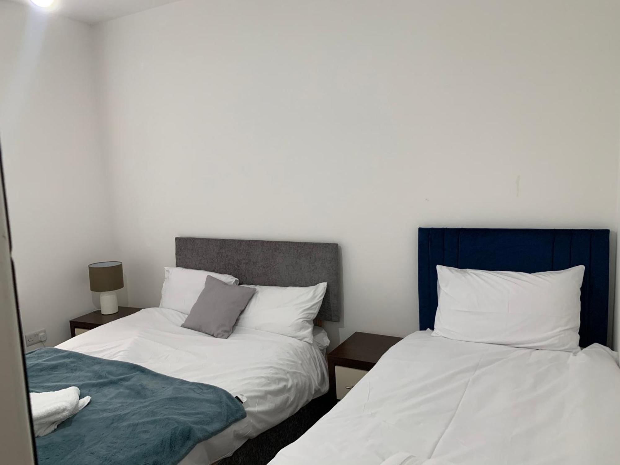 Beautiful All Room En-Suite 4 Bedrooms House , Free Parking, Wifi, Corporate, Contractors, Family Relocation, Contact Us For Long Term Rate 伊尔福德 外观 照片
