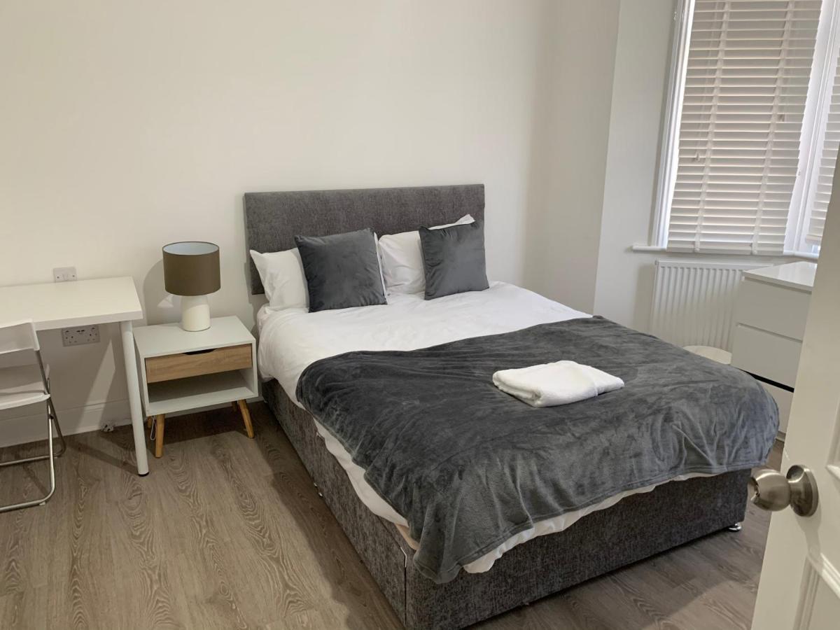 Beautiful All Room En-Suite 4 Bedrooms House , Free Parking, Wifi, Corporate, Contractors, Family Relocation, Contact Us For Long Term Rate 伊尔福德 外观 照片