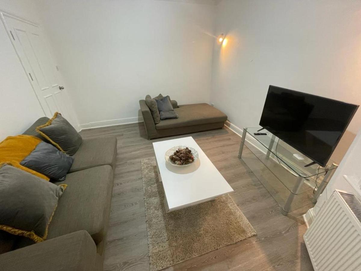 Beautiful All Room En-Suite 4 Bedrooms House , Free Parking, Wifi, Corporate, Contractors, Family Relocation, Contact Us For Long Term Rate 伊尔福德 外观 照片