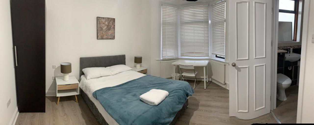 Beautiful All Room En-Suite 4 Bedrooms House , Free Parking, Wifi, Corporate, Contractors, Family Relocation, Contact Us For Long Term Rate 伊尔福德 外观 照片