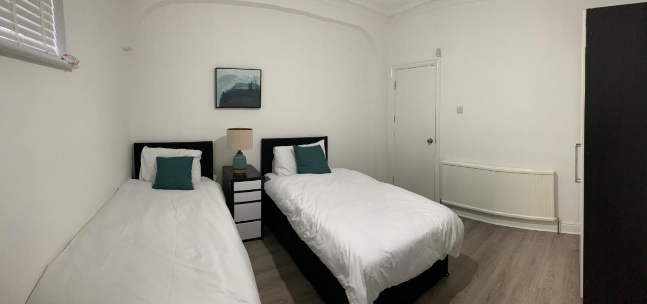 Beautiful All Room En-Suite 4 Bedrooms House , Free Parking, Wifi, Corporate, Contractors, Family Relocation, Contact Us For Long Term Rate 伊尔福德 外观 照片