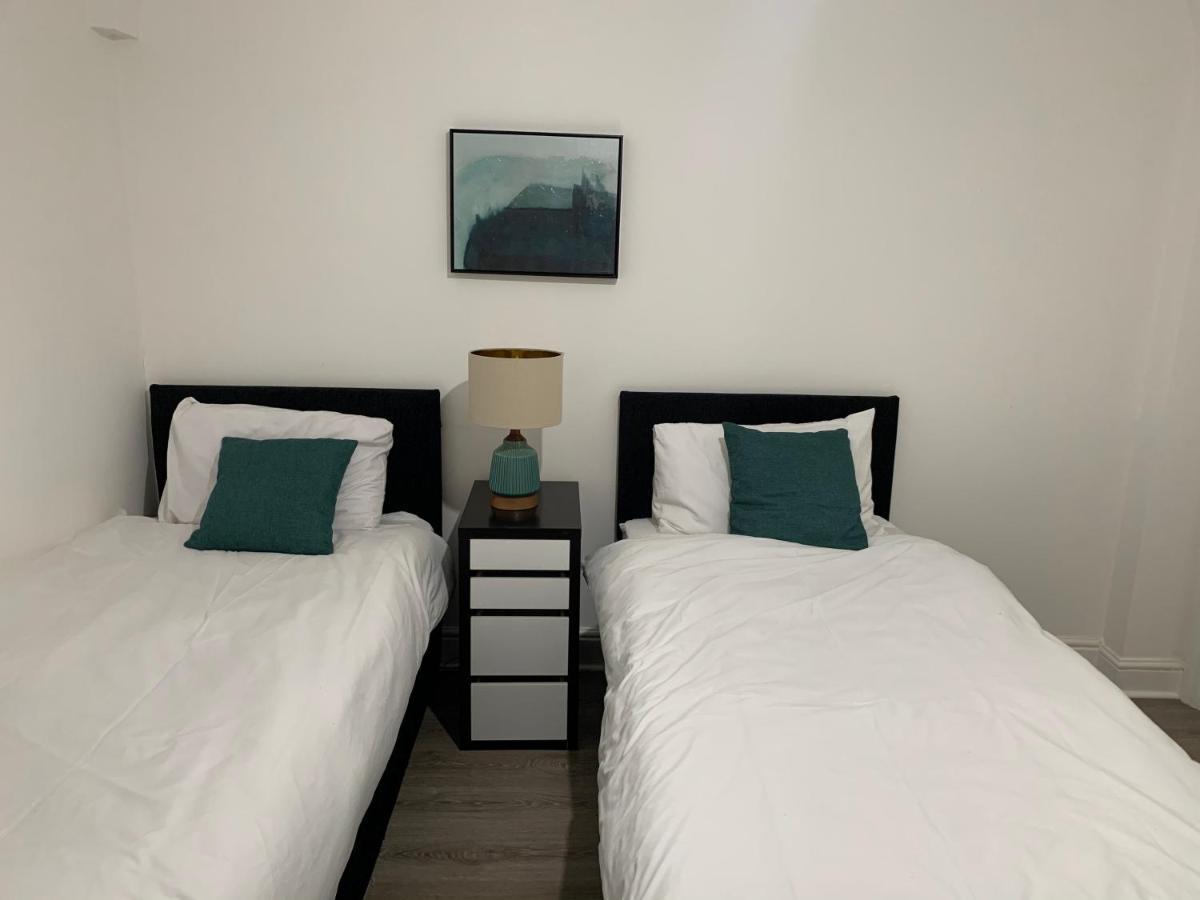 Beautiful All Room En-Suite 4 Bedrooms House , Free Parking, Wifi, Corporate, Contractors, Family Relocation, Contact Us For Long Term Rate 伊尔福德 外观 照片